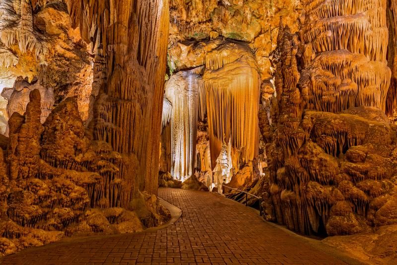 Exploring the Shenandoah Caverns Featured Image